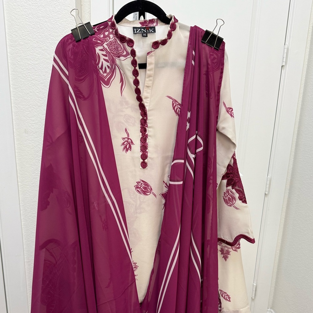 3-PCS Georgette Short Top, Qulotte And Printed Dupatta Iznik